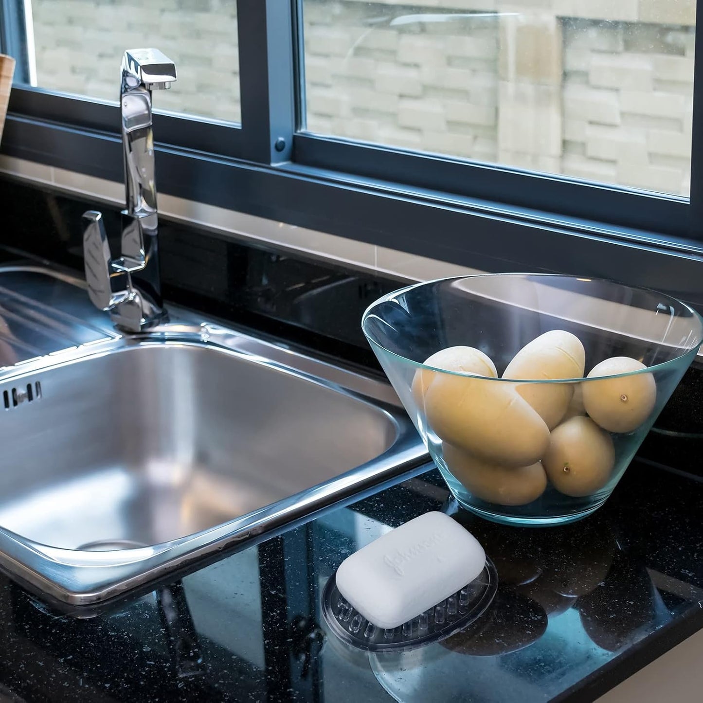 Clear Oval Soap Dish with Drainage Holes – Non-Slip Transparent Soap Holder for Bathroom & Kitchen